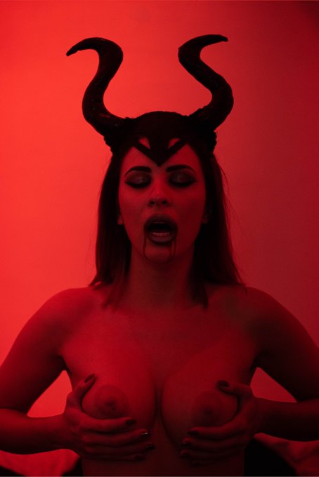 Soo Many Subscribers And Soo little support👿☠️ https://t.co/Y8kdpGyCyK