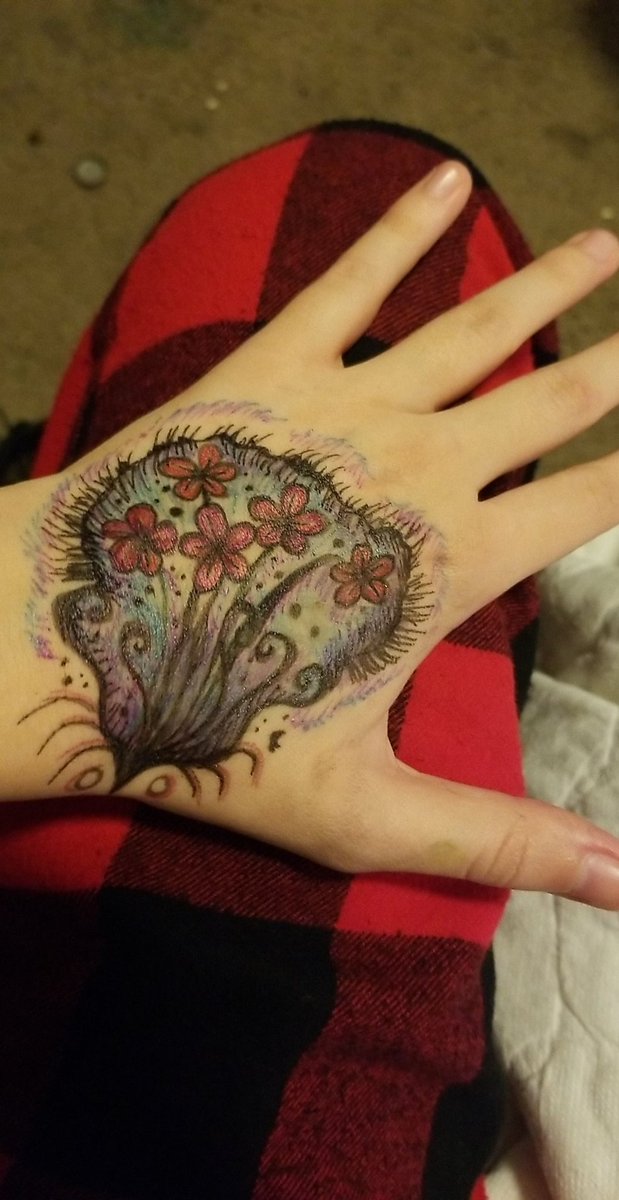Vikastrangeart's tweet image. This is something I drew on my hand a couple days ago!😆💖🥰