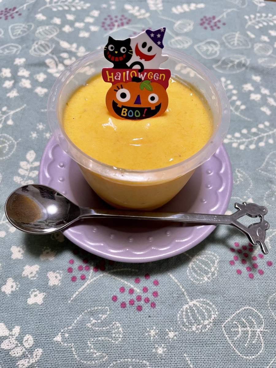 SPerplesky's tweet photo. I made persimmon pudding🍮
Because,I've got organic persimmons from my parents. I love this color and taste😋  
#Halloween 
#Halloweensweets 
#persimmon 
#pudding 
#persimmonpudding https://t.co/BFf5NaQbEn
