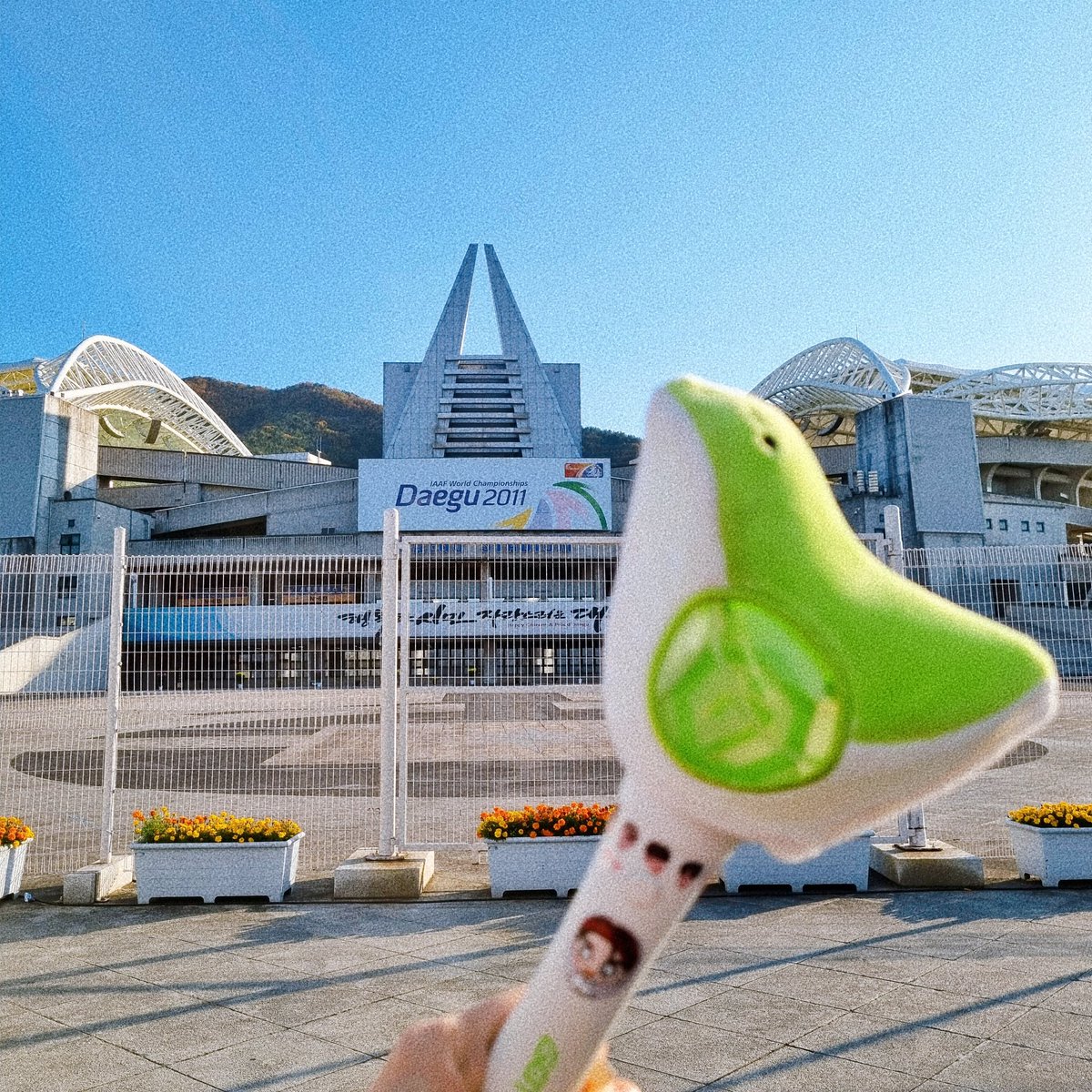 always7for7's tweet photo. 도착💚 뱀아 조금이따보자 @BamBam1A https://t.co/v2cx9QeXpg