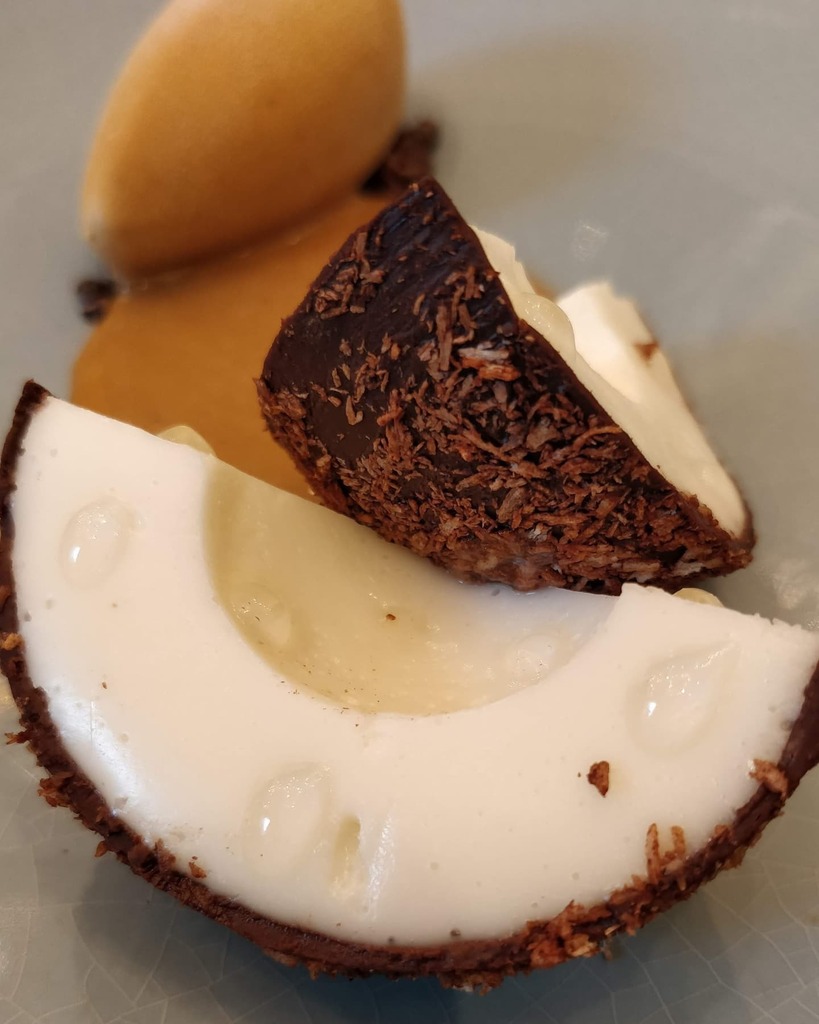 Well, that's the dessert from the brand new menu at Avartana, @itcgrandchola. Citrus coconut with coffee ice cream! Stunning, right?  A menu that's been in the works for nearly 2 years! 

#newmenu
#itcgrandchola
#responsibleluxury #responsibledining #avartana #grubwaz #chenn…