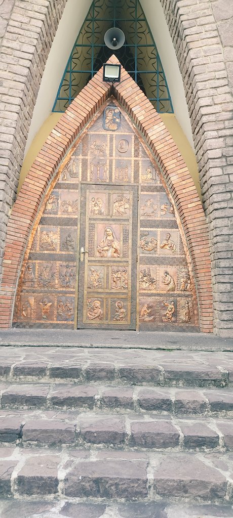 congo_cap's tweet photo. 🇨🇬 Basilique Saint Anne 🇨🇬 https://t.co/ZoAj2xOBQY