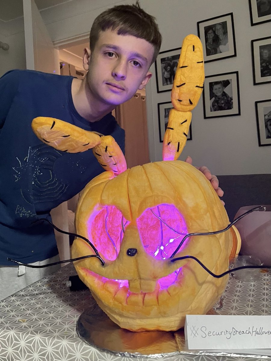 perki1ns's tweet photo. #halloween2021 #securitybreachhalloween #fnaf my sons pumpkin he’s carved all by himself!! So good!! Even added purple lights https://t.co/kl0OM8x82w