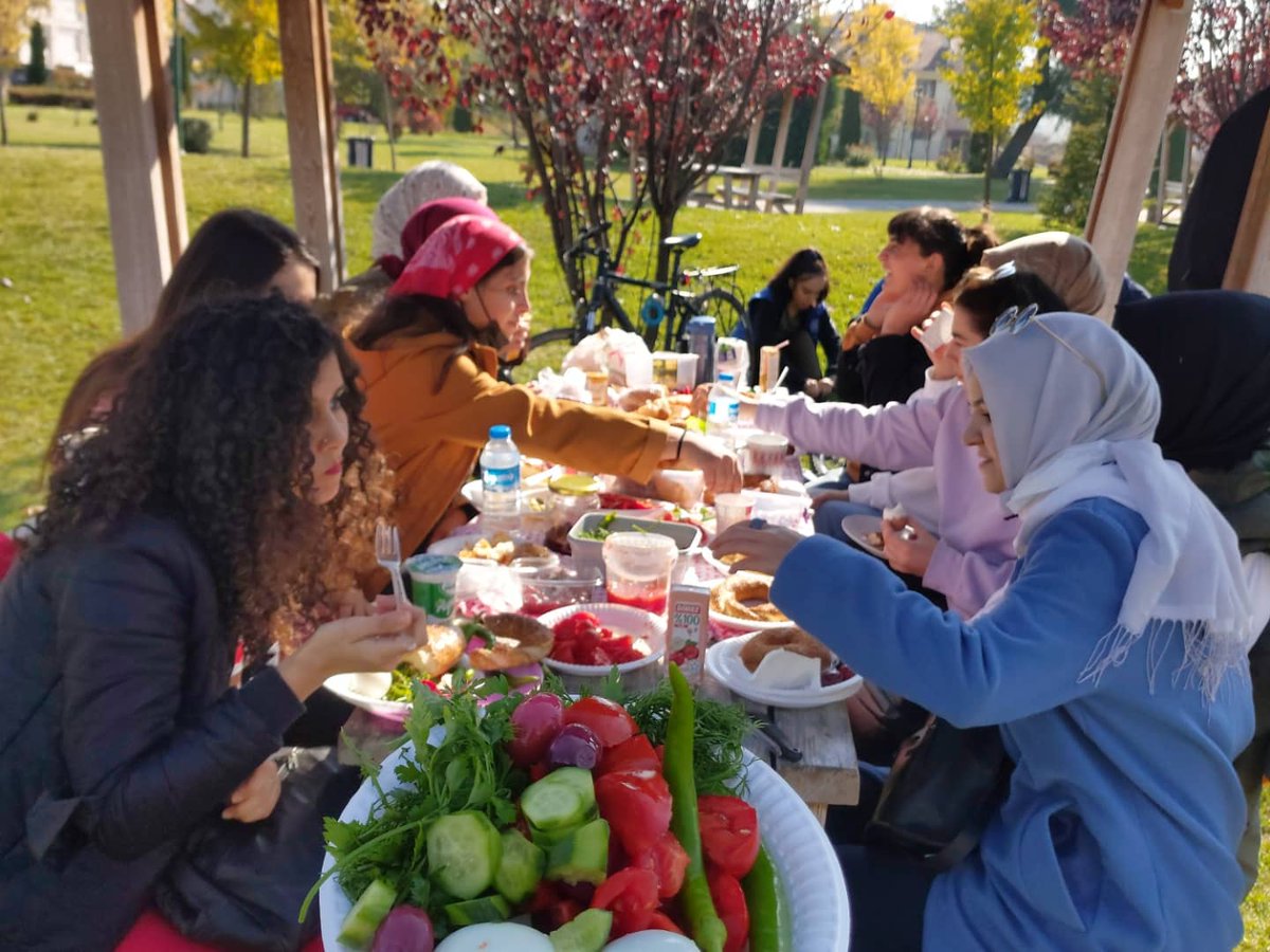 En güzel kahvaltılar Gençlik Merkezi gönüllüleriyle yapılır😋🌿 #PazarKahvaltısı #MerkezimHerYerde #SağlıklıYaşamVeSporKulübü #GSBGM @gencliksporbak @kasapoglu