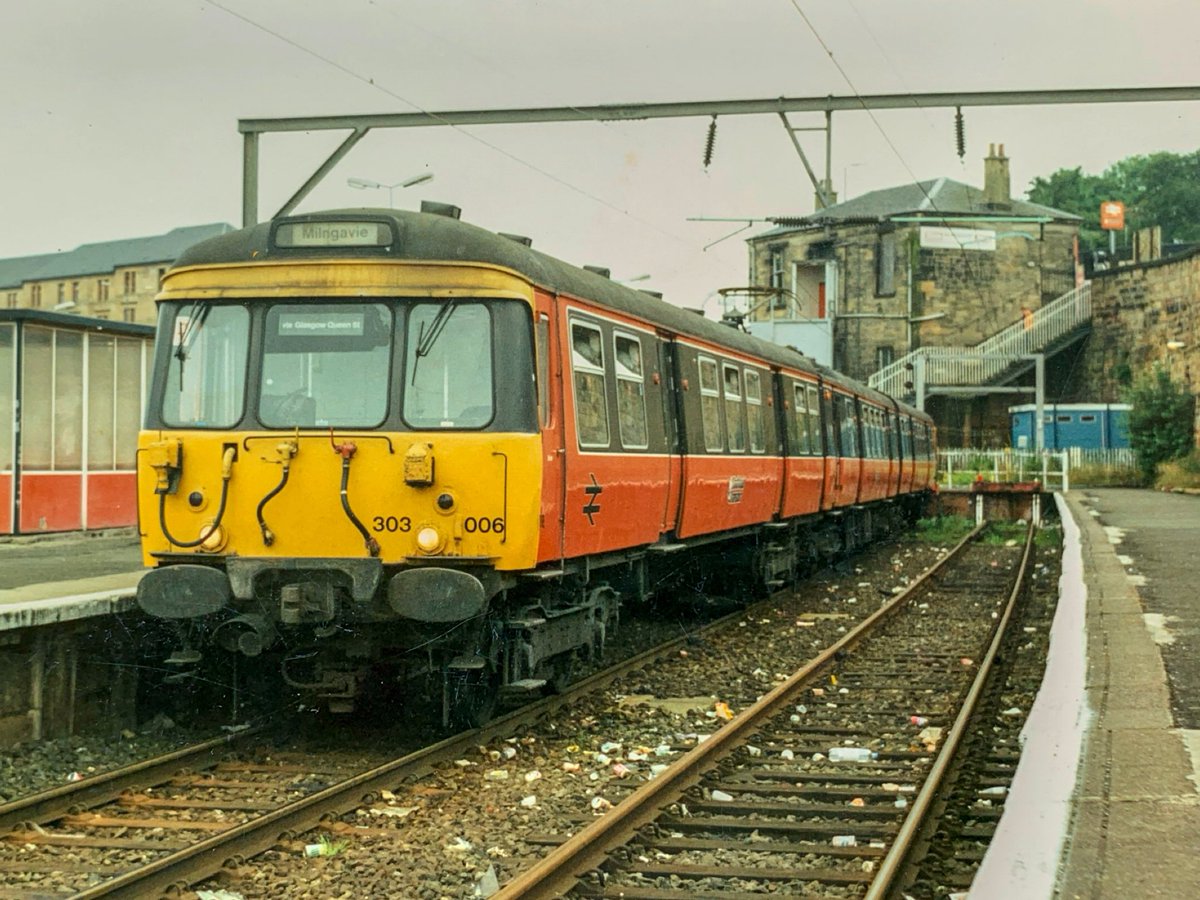miles_chains's tweet photo. Anyone who ever made the pilgrimage to Eastfield TMD will probably recognise this station. 303006 In the wonderful Strathclyde PTE livery sits at a somewhat litter strewn Springburn station. #Class303 #StrathclydePTE #Springburn #Scotrail https://t.co/xZaslUYLvg