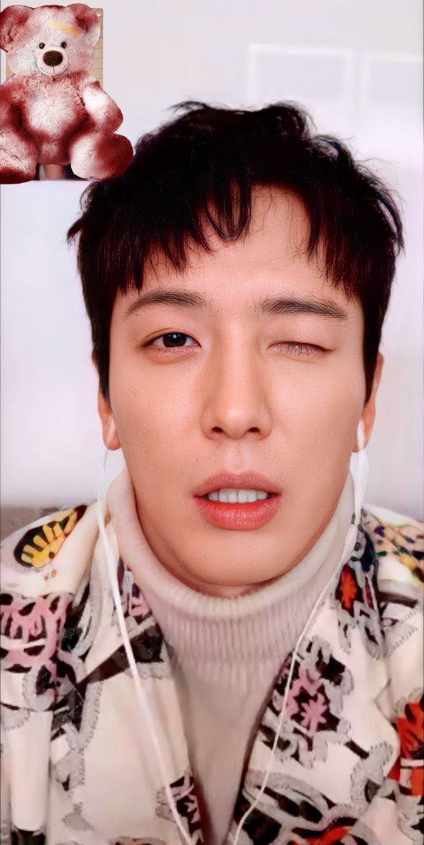 Tikkyourfineday's tweet photo. 마지막 영상 팬사인 Halloween day 🎃👻🍭🍫🍬🦋
ถ้าได้ยินให้ วิงค์  หน่อยค่า 😉😉 

#CNBLUE #정용화 #강민혁 #이정신 https://t.co/H4gYkfhQVN