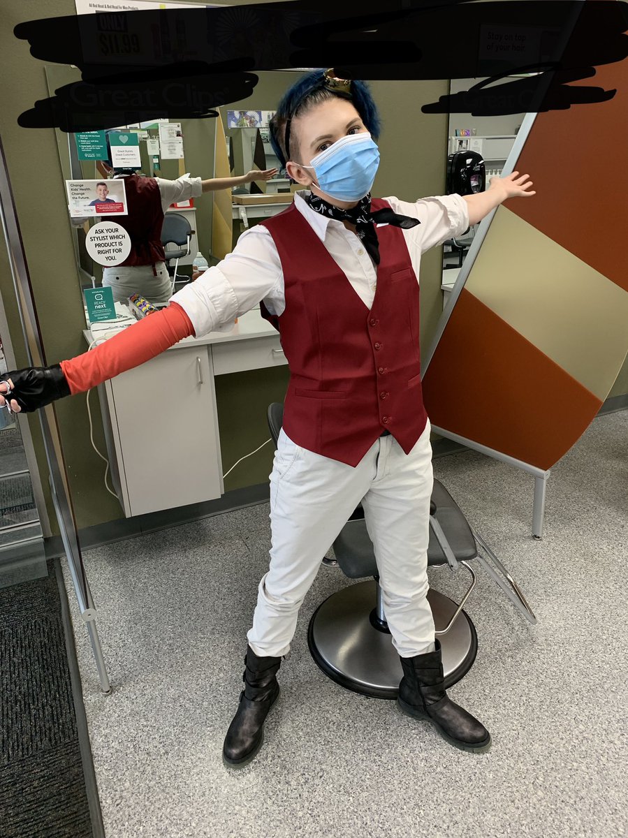 cosplays413's tweet image. Neither a baron nor a doctor…but for one day, a hairdresser? 
Happy Halloween! My work made the lovely mistake of letting me dress up today and who better to be than my favorite character from #TheMechanisms , Marius Von Raum? @TheMechanisms