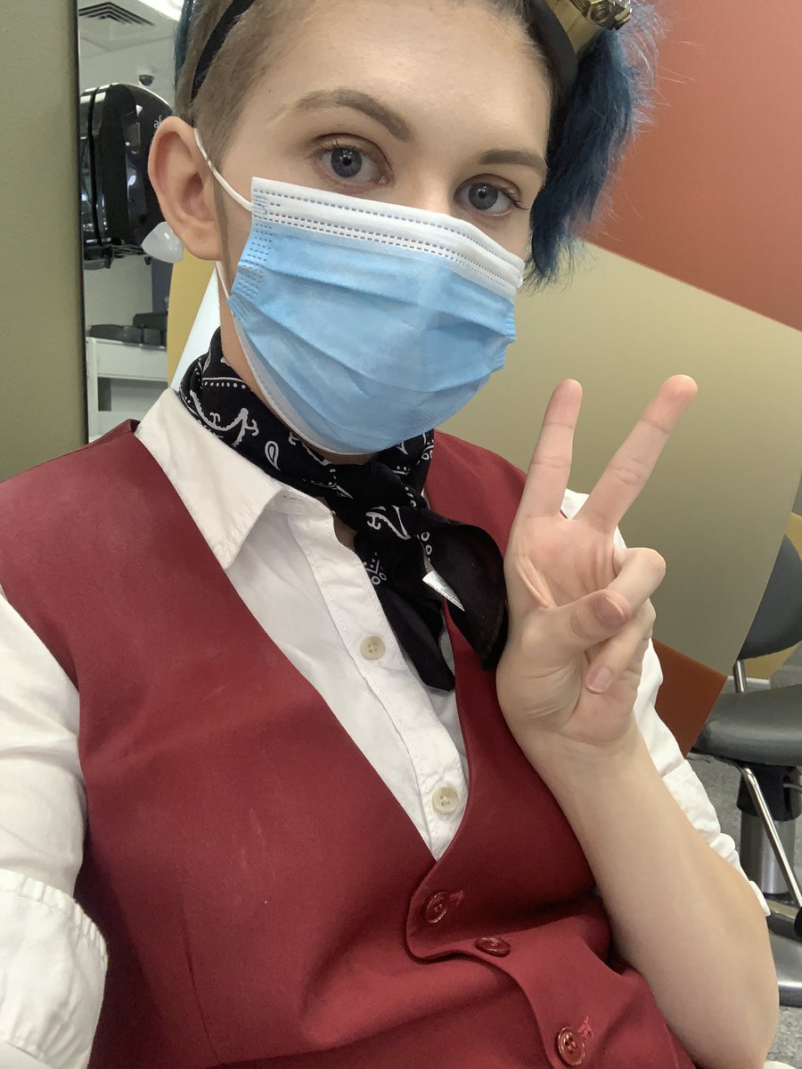 cosplays413's tweet image. Neither a baron nor a doctor…but for one day, a hairdresser? 
Happy Halloween! My work made the lovely mistake of letting me dress up today and who better to be than my favorite character from #TheMechanisms , Marius Von Raum? @TheMechanisms