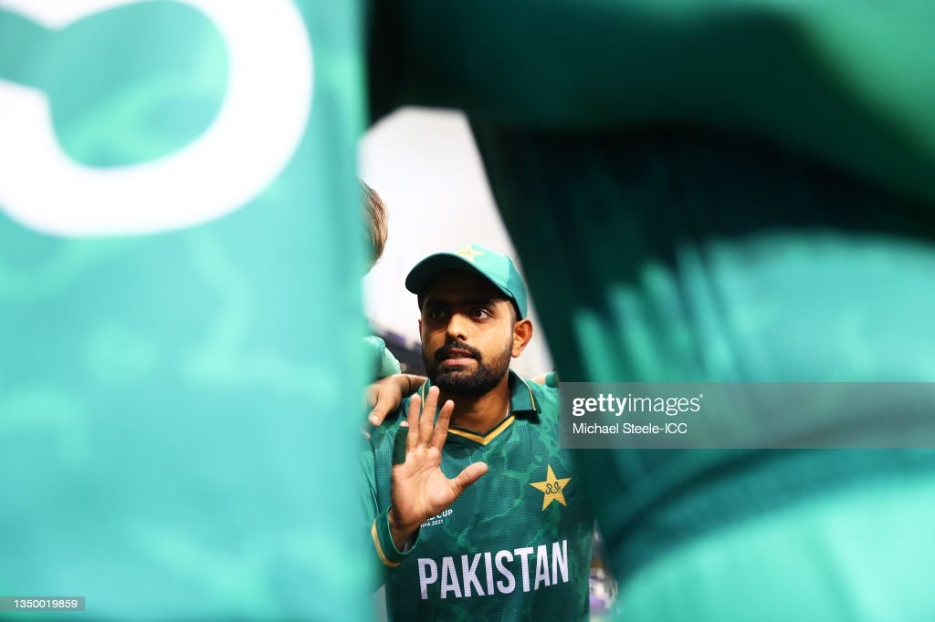 Team_BabarAzam's tweet photo. I'm in LOVE with these pictures. The look on his face, the hunger in his eyes, talking like a leader, won't settle for anything other than the #T20WorldCup trophy 🏆

#BehindYouBabar #HumaraKaptaan https://t.co/zy8Q3uEPvi