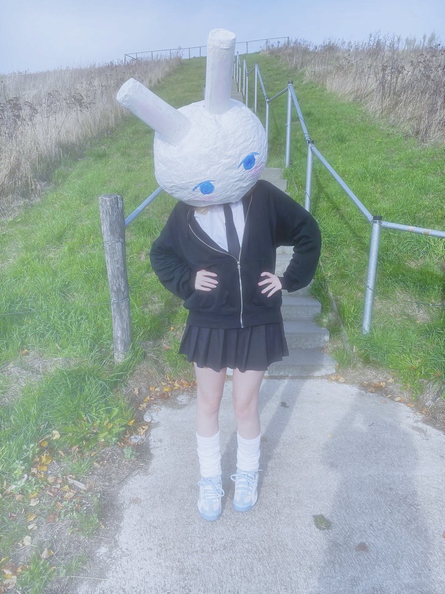 combjellie's tweet photo. happy halloween 🐇 https://t.co/yBAf8nsPeq