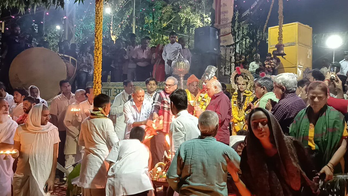 YamunaMission's tweet photo. आज के पावन पर्व पर पुण्य तीर्थ गऊघाट (बृज मथुरा पुरी) माँ श्रीयमुना जी की संध्या आरती दर्शन 🙏🙏  #aarti #GauGhat #Mathura #YamunaMission https://t.co/bLxaFznjq8