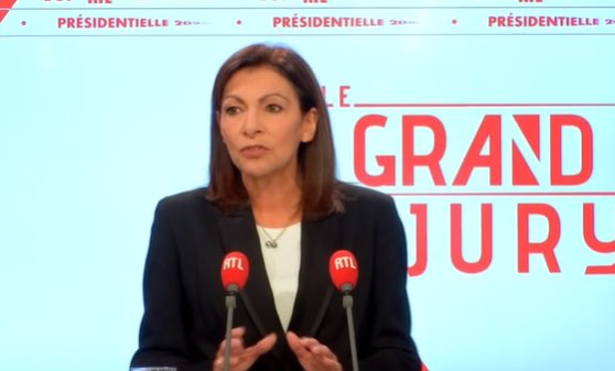 AlexTzatchev's tweet photo. « Réveillez-vous ! »
 @Anne_Hidalgo a raison de dire Stop !
1h d’émission à ne parler que de sondages, d’insécurité et d’immigration… Rien sur le pouvoir d’achat, le travail, la santé, la COP26, l’éducation…
Il est temps de rendre le débat politique aux Français !#Hidalgo2022 https://t.co/HKYoDj4qeK