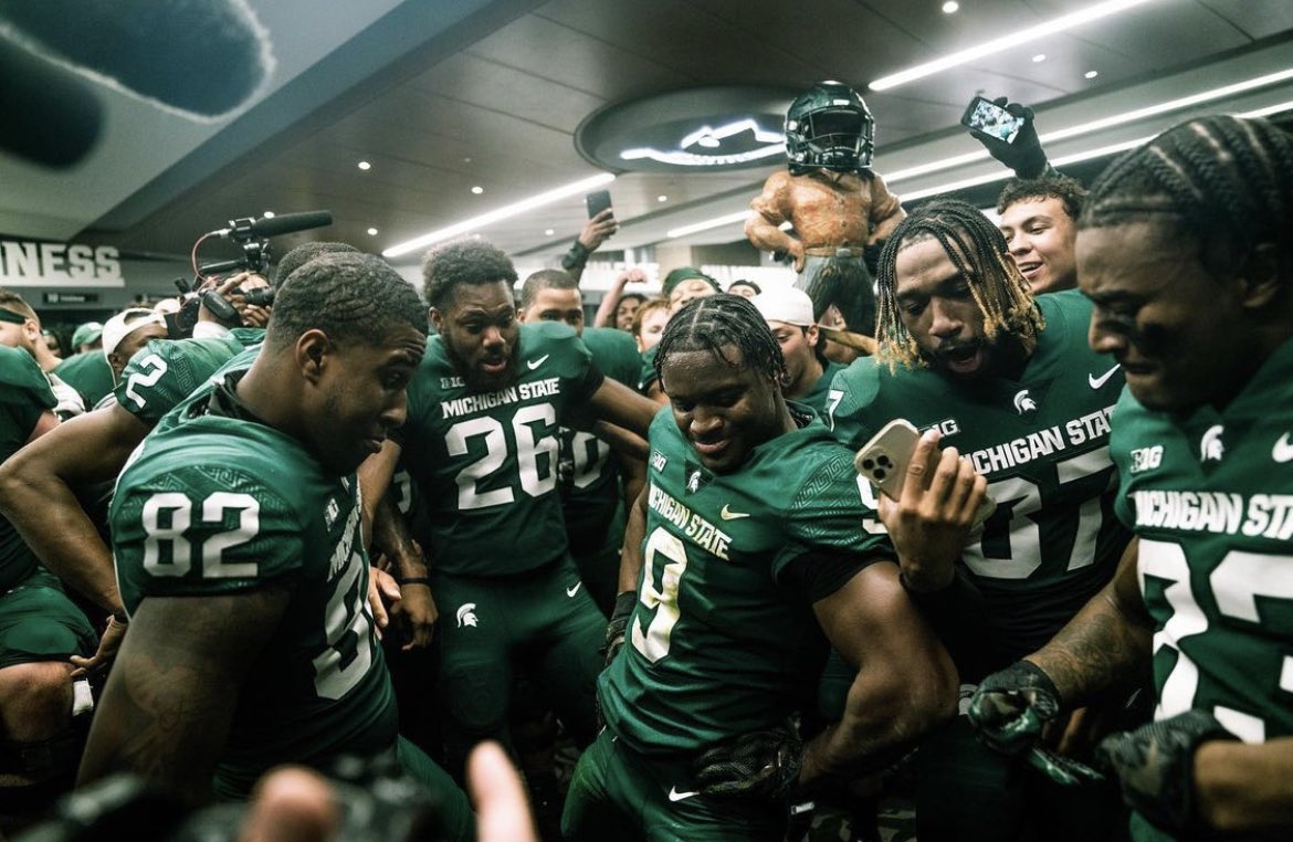 Me waking up and remembering yesterday 💚🤍#sparty #gogreen