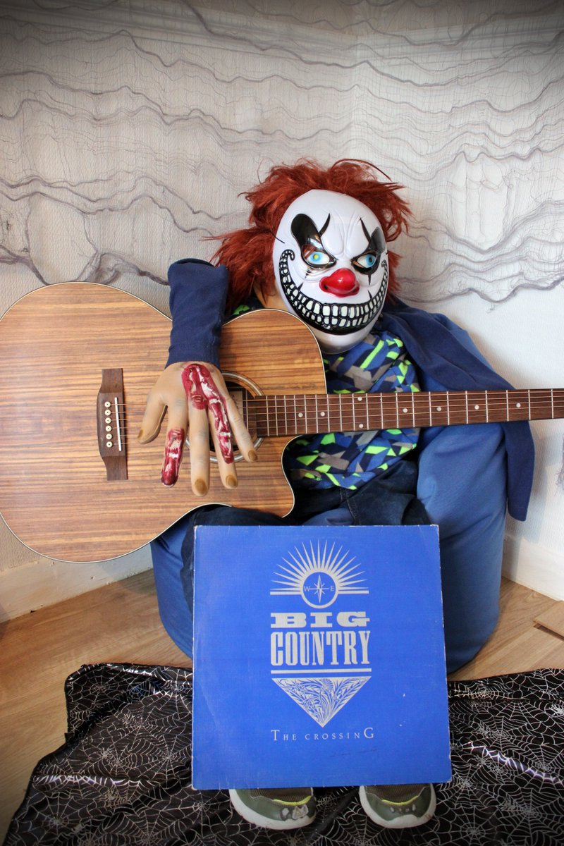 Restless native Chucky plaaays geeetaaaaar - In a Big Country, dreams will stay with you....hope it's not the nightmares tho !! Have a spooooky Halloween folks #freshmanguitars #halloween #spooky #halloween2021 #chucky #restlessnatives