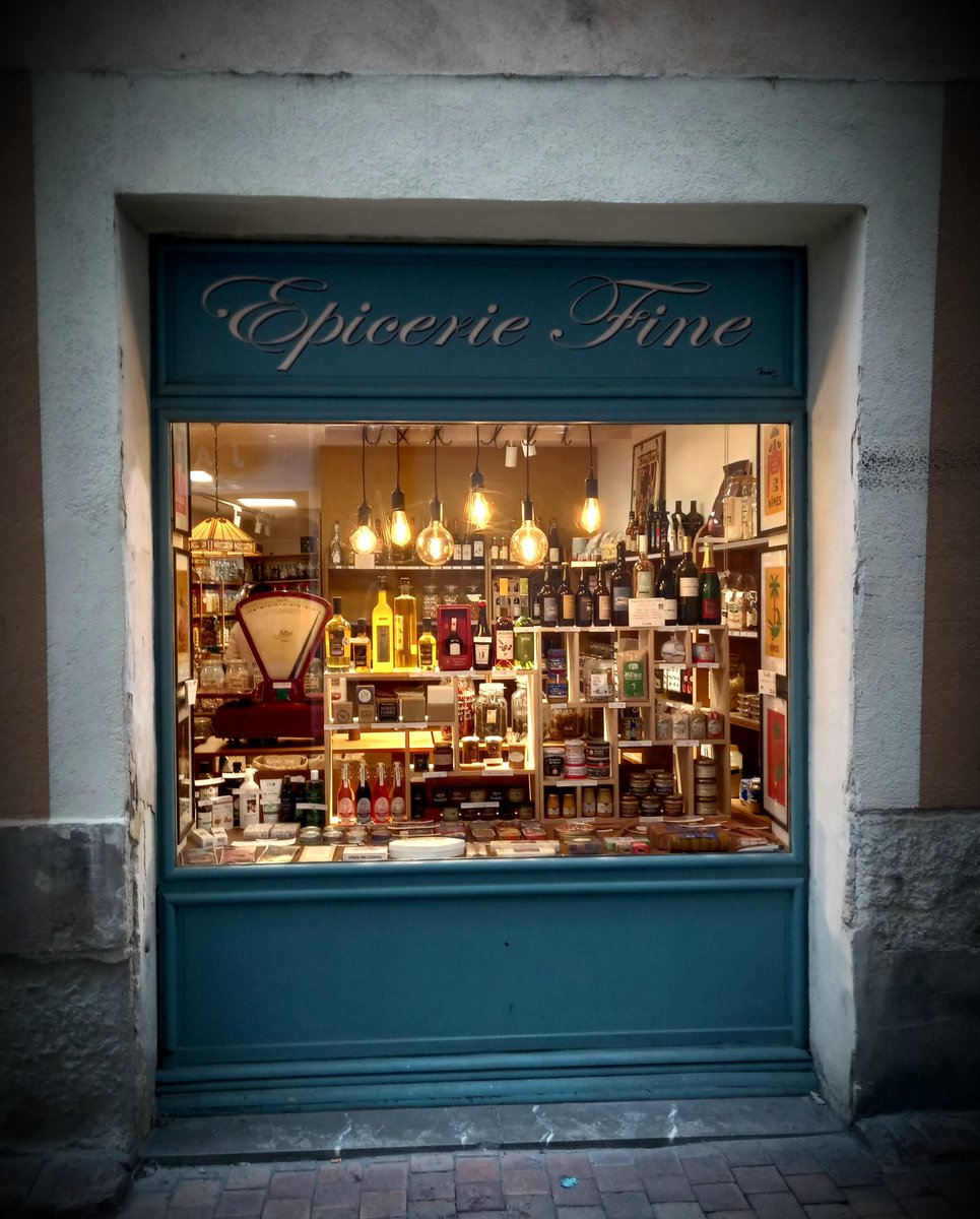 SebastienneL's tweet photo. #Nîmes has unique shops selling "gourmandises". Goodies galore for all you foodies out there with a sweet tooth if you're ever passing through. 😋 🎂🍰🍫🍬🍭
#foodie #Gard #Occitanie #confectionery #LaTabletterie
#LeComptoirdeMathilde #épiceriefine #leRoiRené https://t.co/UyFnt8y0Zs