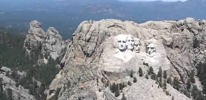 October 31, 1941, after 14 years of work Mount #Rushmore, sculpted into the 1.7-billion-year old Harney Peak Granite of the Black Hills, South Dakota, is completed 🏞️
nps.gov/moru/learn/nat…
