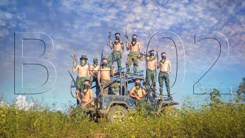 chokhaingchokh1's tweet photo. PDF members who are being trained at KNDF B-02 showed that they are on the same side with the public by flashing three-fingers salute.  #FreezePaymentsToJunta  #WhatsHappeningInMyanmar #Oct31Coup https://t.co/kNEwk7F5Hh