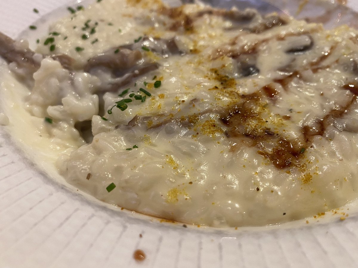 ElProbador9's tweet photo. El Risotto Idiazabal es lo que me conquistó. El arroz en su punto, algo que pocos saben hacer, la cremosidad exacta, el sabor intenso sin sobrepasarse, en fin, para mí es su plato estrella 🌟 
👇👇👇 https://t.co/GfL8aqOirG