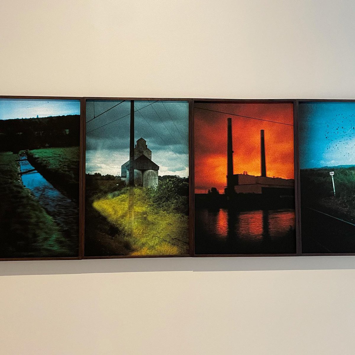 infernale75's tweet photo. Planches Contact : Antoine Lecharny a remporté le prix Tremplin Jeunes Talents 2021 avec sa série "Côté fenêtre" #sarahmoon #antoinelecharny @antoinelecharny #festivalplanchescontact #lesfranciscaines #photography #deauville #exposition #festival #leica #tremplinjeunestalents2021 https://t.co/grpgwuTMCl
