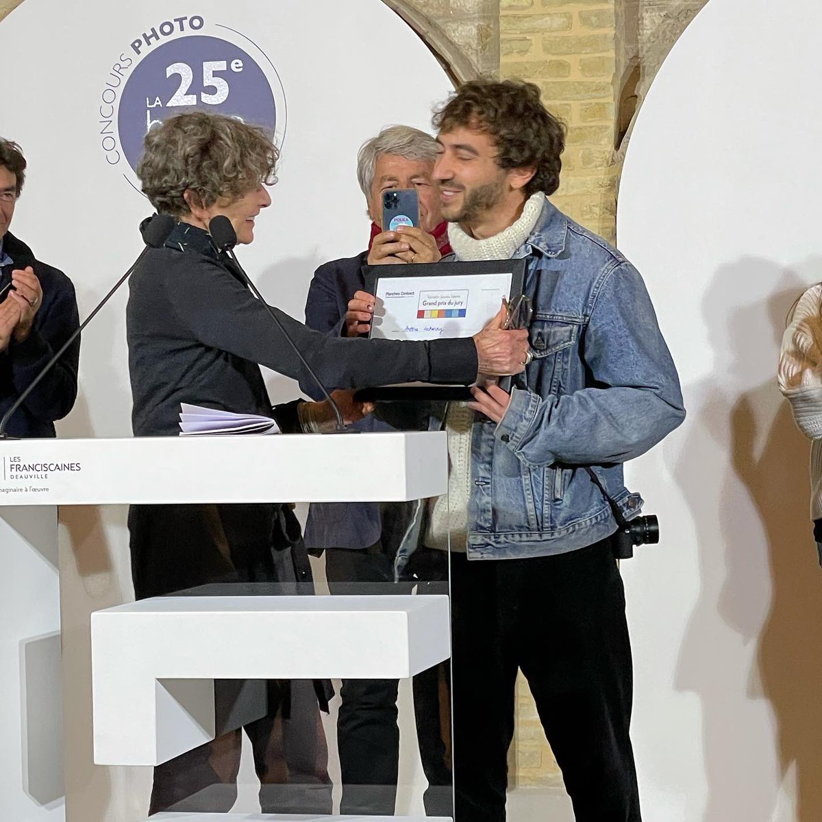 infernale75's tweet photo. Planches Contact : Antoine Lecharny a remporté le prix Tremplin Jeunes Talents 2021 avec sa série "Côté fenêtre" #sarahmoon #antoinelecharny @antoinelecharny #festivalplanchescontact #lesfranciscaines #photography #deauville #exposition #festival #leica #tremplinjeunestalents2021 https://t.co/grpgwuTMCl