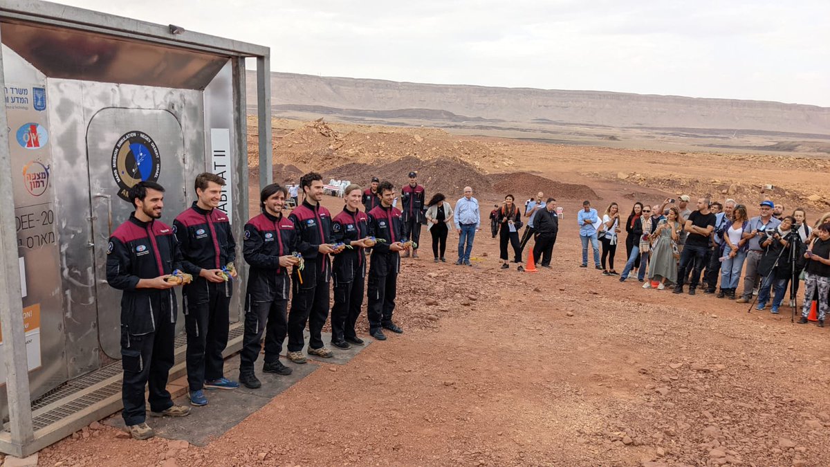 Welcome back <a href="/Astro_Joao/">Joao Lousada</a> <a href="/izarnauta/">Iñigo Muñoz Elorza</a> @Astro_Anika <a href="/AstroAlon/">Alon Tenzer</a> <a href="/Astro_Wild/">Robert Wild</a> @ThomasWijnen 
We are soooo proud of you 😍

#Amadee20 #simulateMars