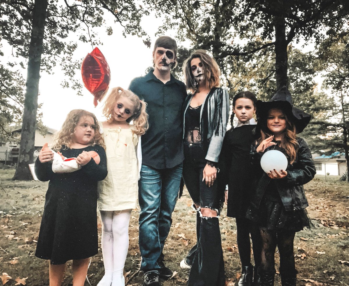 ShayLPeters's tweet image. This is Halloween 👻🖤