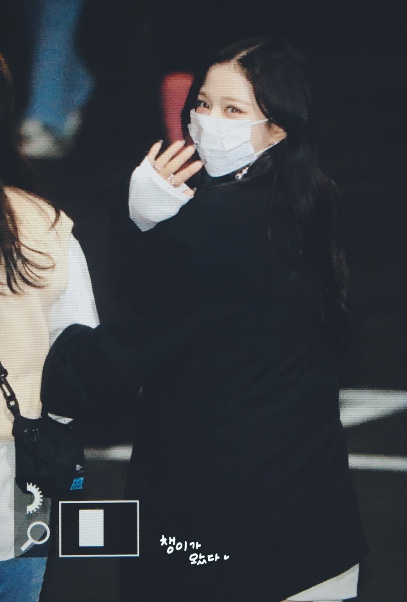 ch_chaeyoung's tweet photo. 211031 #프로미스나인 #이채영 #fromis_9 https://t.co/Mhi67o6E5K