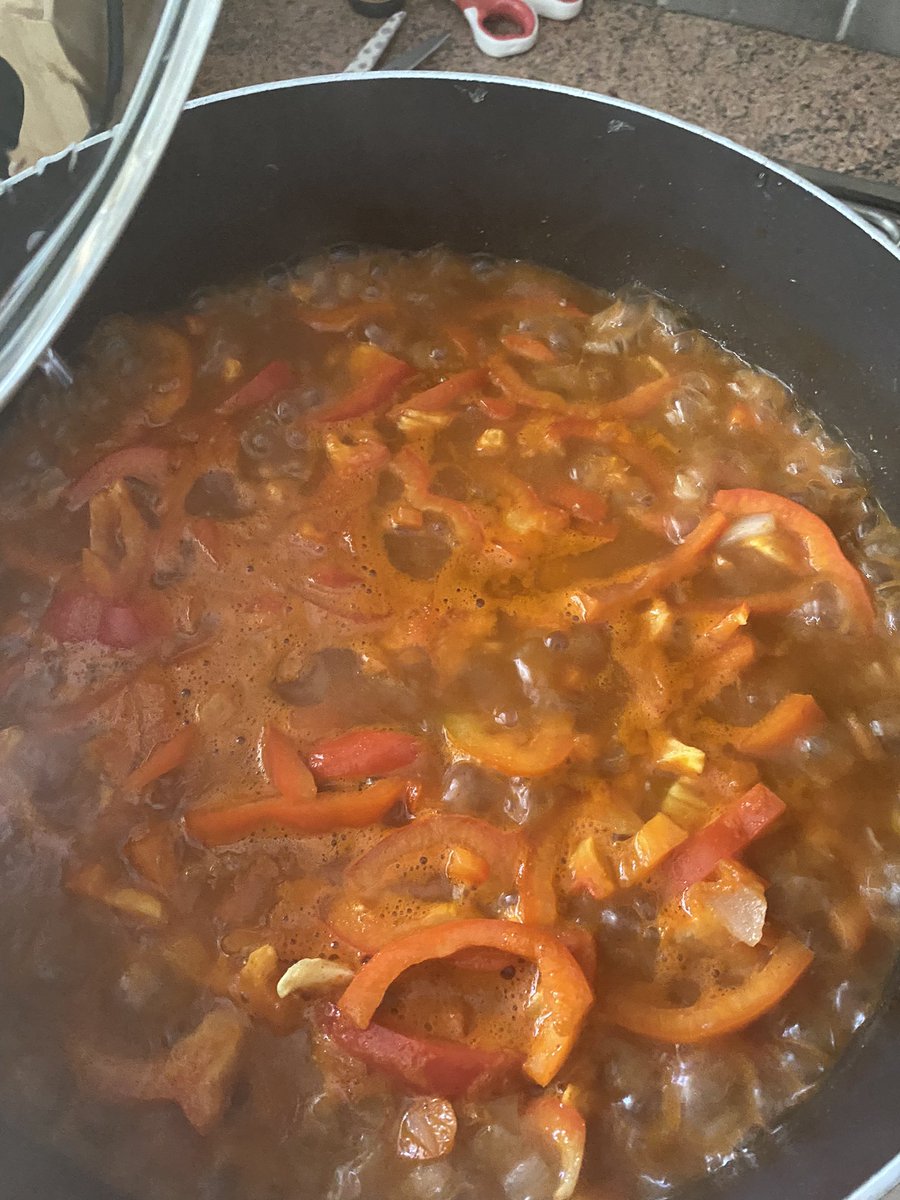 Happy Halloween everyone! 🎃👻🎃👻🎃 This is a very frightened pepper I cut an hour ago — before and after it landed in my beef goulash 😄 The teeth though!
