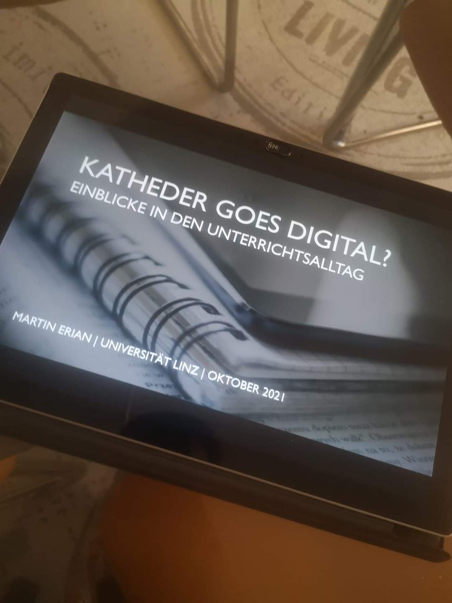 Noch immer erfahren zu wenige künftige Lehrkräfte, wie zeitgemäßes Arbeiten in Schule aussehen kann. Warum ist das so, nach div. neuen Curricula? Warum weiter dieser Praxisgap, der jede Entwicklung bremst? Durfte Studierenden in #linz was zeigen. #twlz #lehramt #digitaleschule