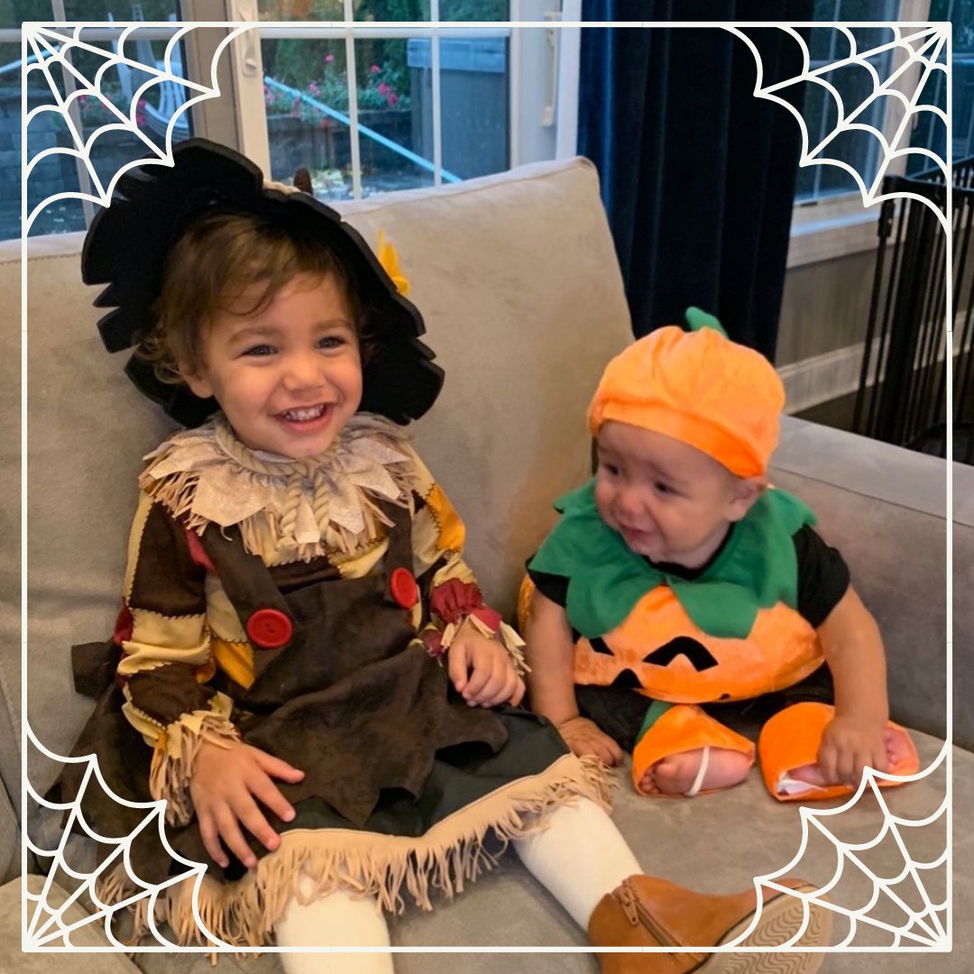 shopsignmeup's tweet photo. Happy Halloween!🎃🧡🍂

Wishing our Sign Me Up Community a BOOtiful and safe Halloween!

What is your favorite candy to *EAT* on October 31🍭🍬!!? Let us know in the comments below!👻 https://t.co/zTnNZxQqOX