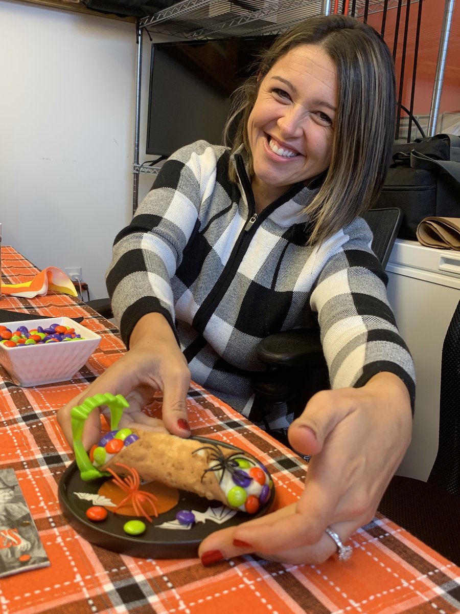 SingleSource's tweet photo. Happy Halloween! Check out our team decorating cannoli from @GoldenCannoli for an in-house photoshoot. Getting work done and devouring delicious cannoli—an afternoon well spent. #SingleSourceMarketing #GoldenCannoli #HappyHalloween https://t.co/ejfDHZzcXx