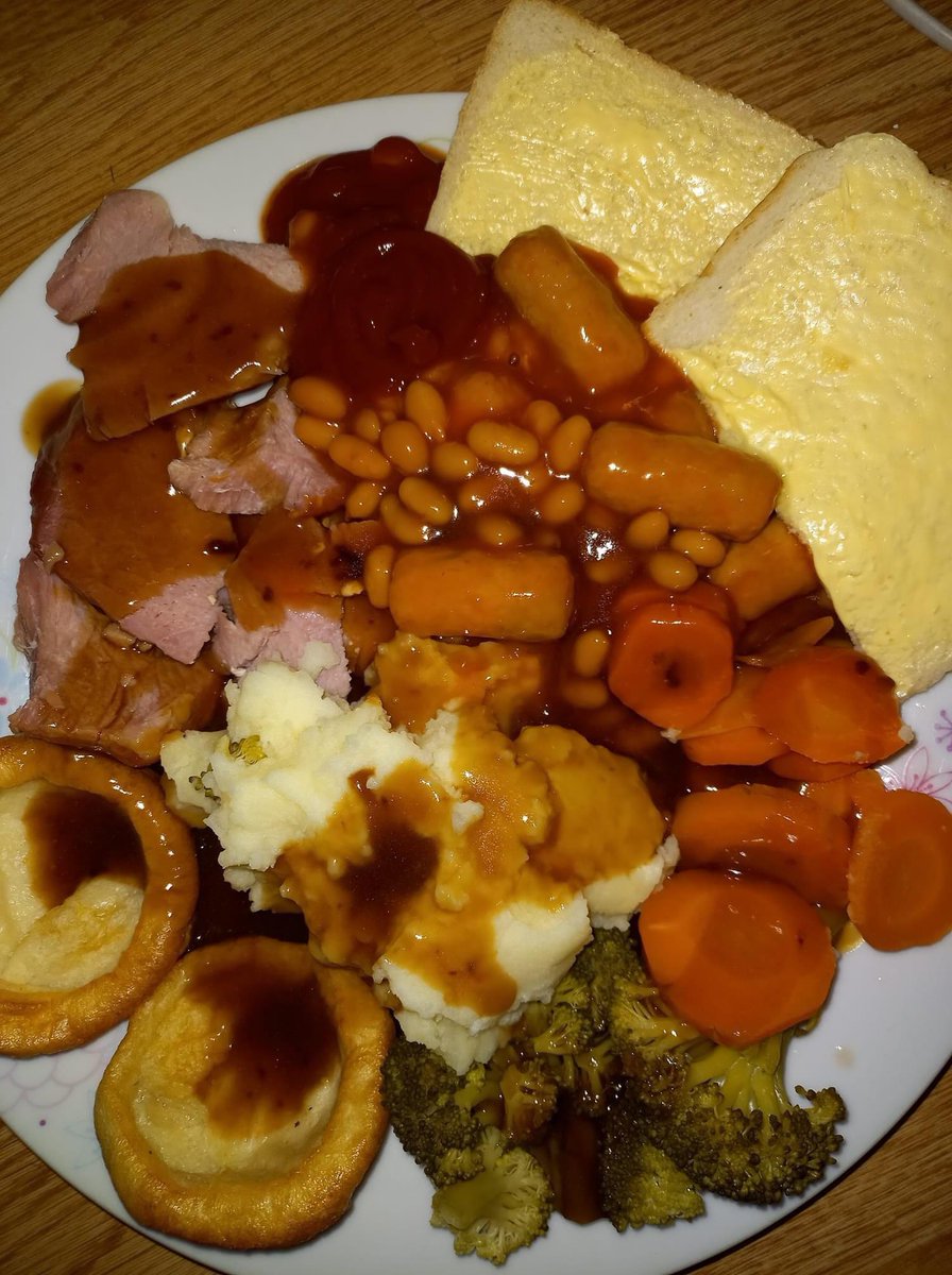 ratemyplatenow's tweet photo. Happy Halloween Sunday Roast with all the Trimmings by Stacie E https://t.co/u6AHa1cHeq