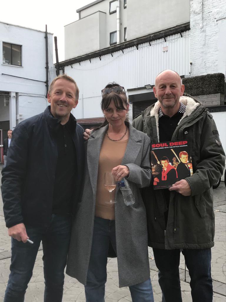 Bliffter's tweet photo. @souldeepbook @atracieyoung @GBull67 What a great day and lovely to meet you Tracie ❤️💚💛 https://t.co/Y0wTcOEv0f