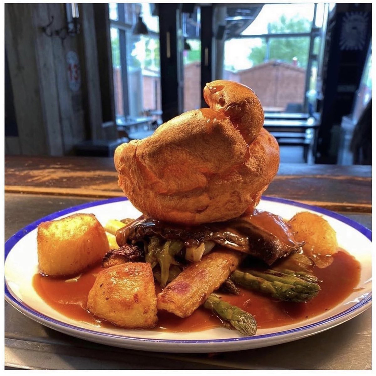 It’s a blustery one out there… perfect weather for a stonking Sunday roast and glass of red 🍷🙌

#dockyardmcr 
#dockyardmcuk 
#mediacityuk 
#mediacity
#manchester
#salford 
#sundayvibes