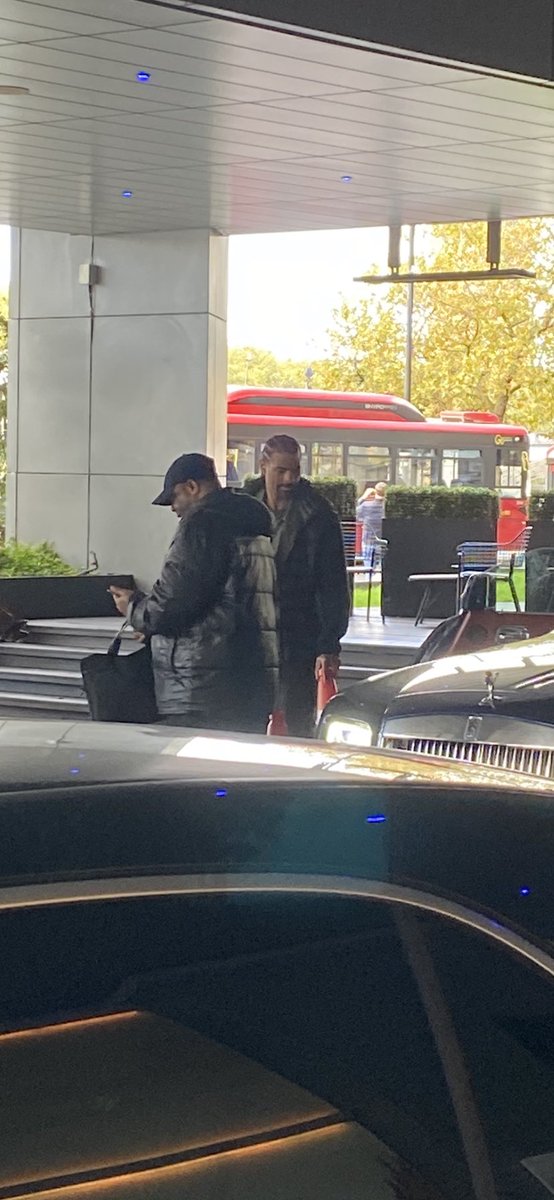 trebilcock09's tweet photo. @davidhaye dam didn’t know we were at the same hotel, would have offered a cuppa and piece of cake 🧁😂😂 🥊 https://t.co/DiuVBKvTeu