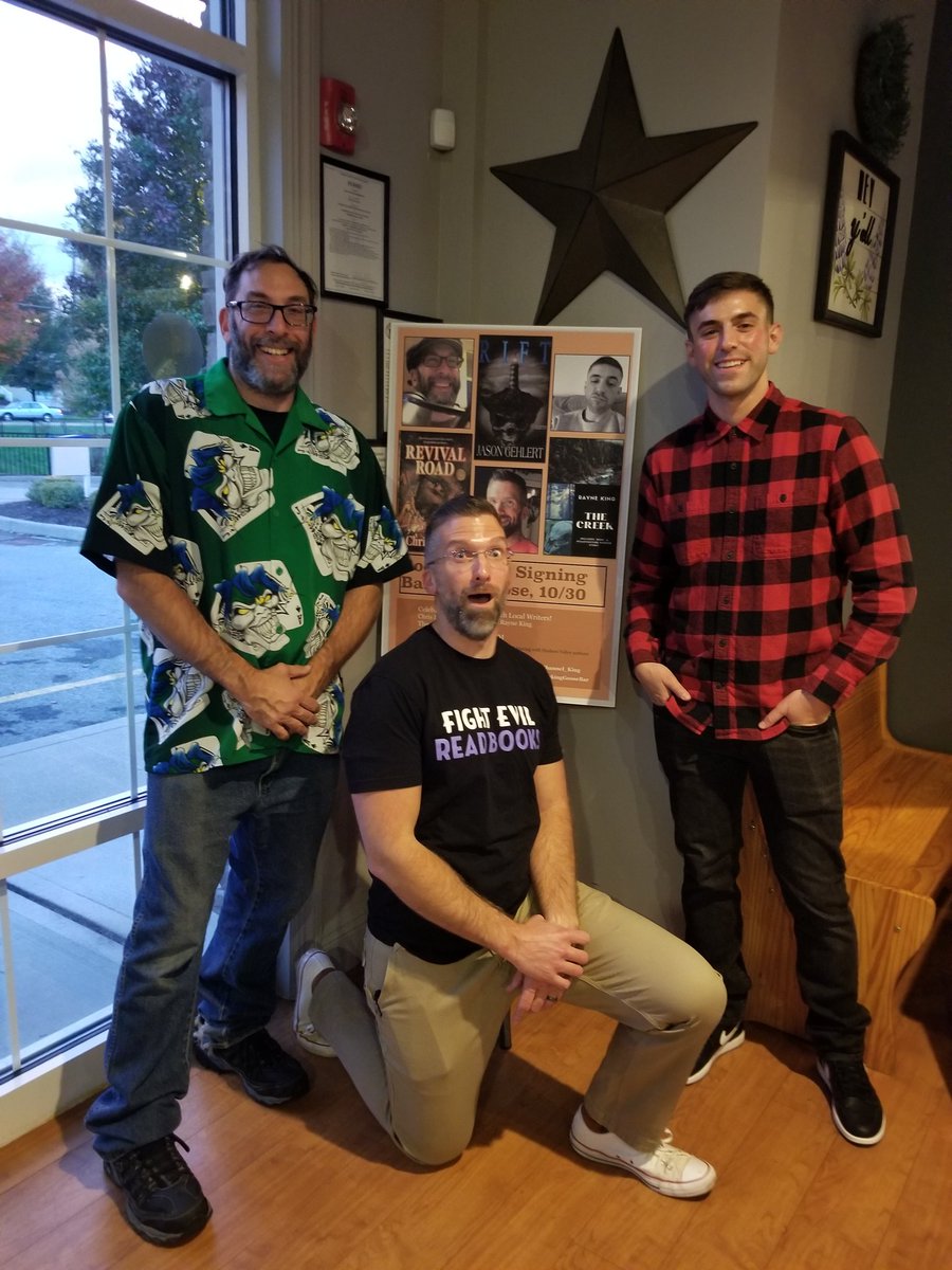 BarkingGooseBar's tweet photo. Scary good time yesterday at our book reading/signing with these amazing #localauthors! Thank you Chris for organizing! Thanks guys for reading! Thanks to all who came! #barkinggoose #bookbar #newburgh #hudsonvalley #eatsipandread #indiebookstore #craftbeer #wine #scarystories https://t.co/0i616T3U6P