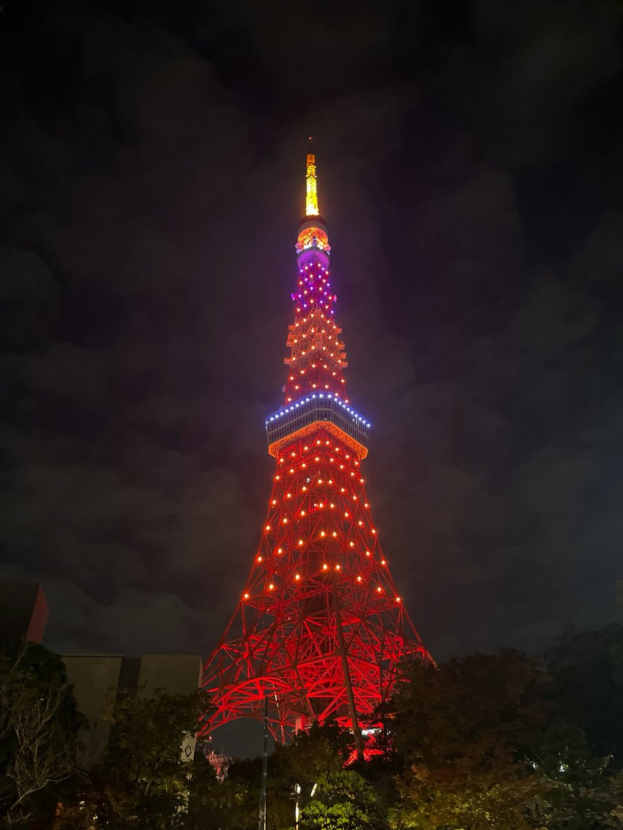 Sato 東京タワーイルミネーション ハロウィンバージョンをどうぞ ハロウィンカラーのオレンジ 茜色 と魔法のイメージの赤紫 秋草色 東京タワーハロウィン