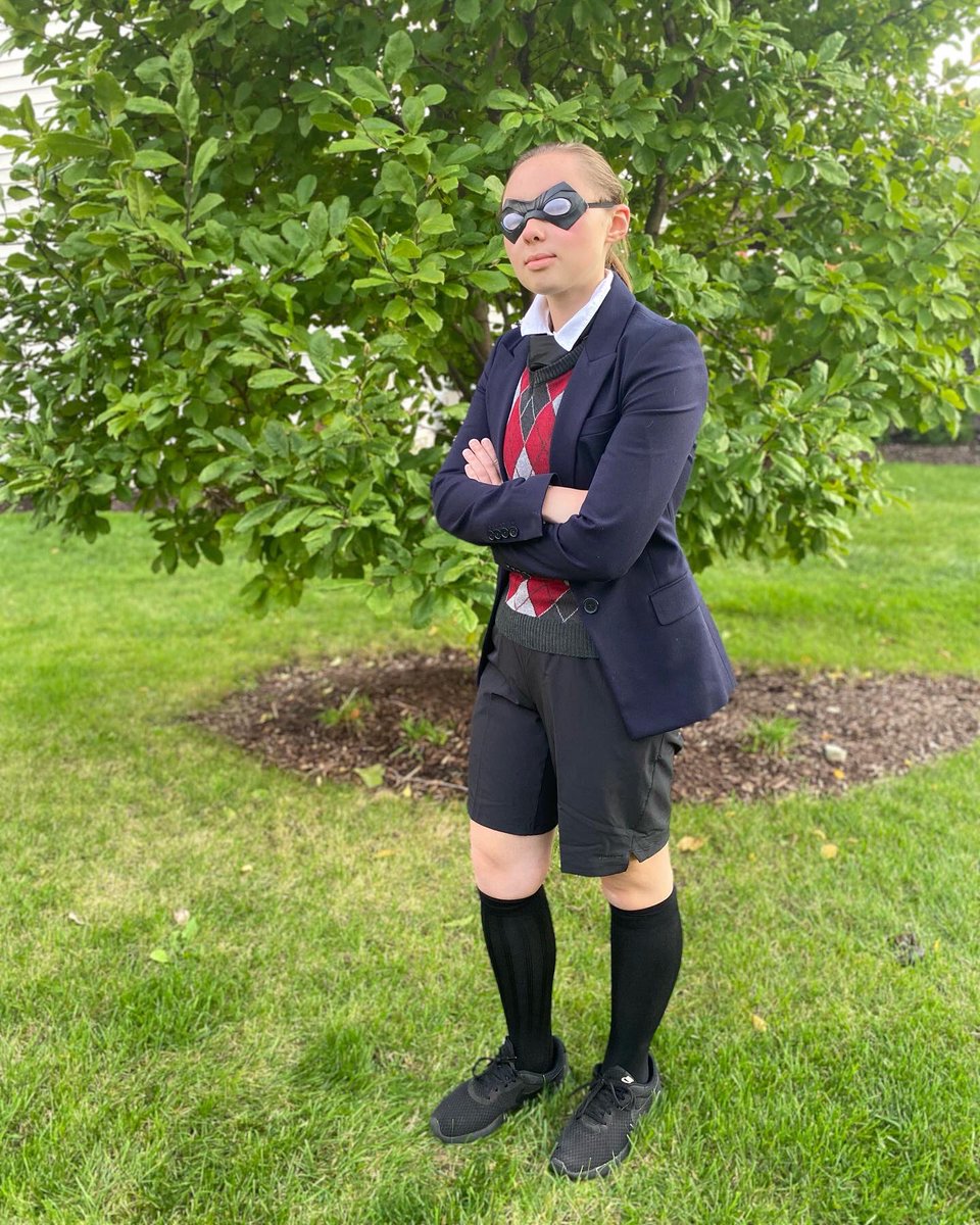SiccaMadison's tweet photo. Happy Halloween!!🎃 I’m Five from the TV Series of The Umbrella Academy!! ☂️ https://t.co/9ASEG4H9S8