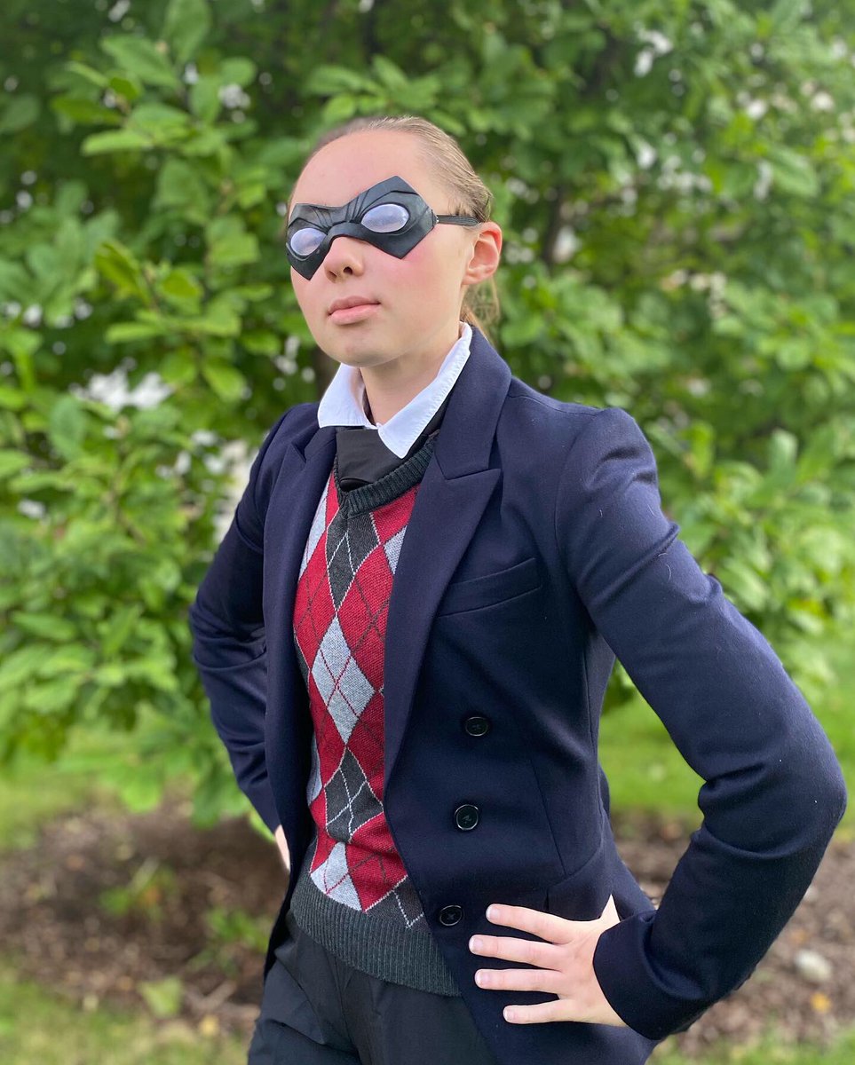 SiccaMadison's tweet photo. Happy Halloween!!🎃 I’m Five from the TV Series of The Umbrella Academy!! ☂️ https://t.co/9ASEG4H9S8