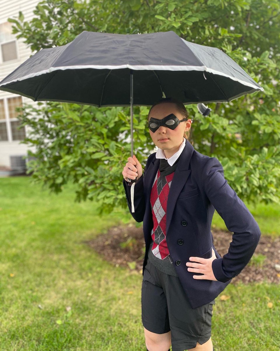 SiccaMadison's tweet photo. Happy Halloween!!🎃 I’m Five from the TV Series of The Umbrella Academy!! ☂️ https://t.co/9ASEG4H9S8