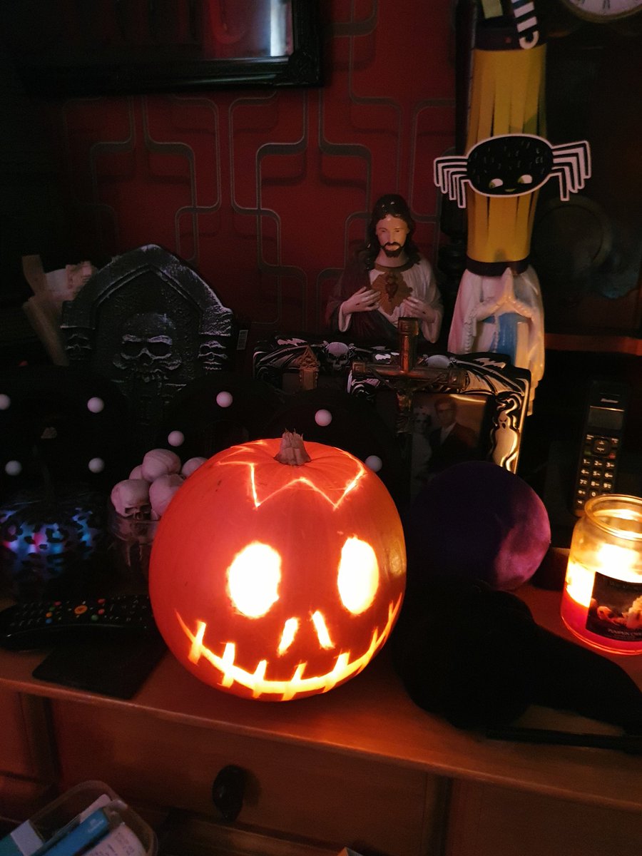 BooPinkie's tweet photo. @gilbey1984 @Davidjperkins1 @emmawarren2280 @HollyGardiner18 @SancSL May have had some help from the husband but this is our grandsons entry for his first Halloween Area 8 pumpkin Kweens https://t.co/2W3OAQaw2I
