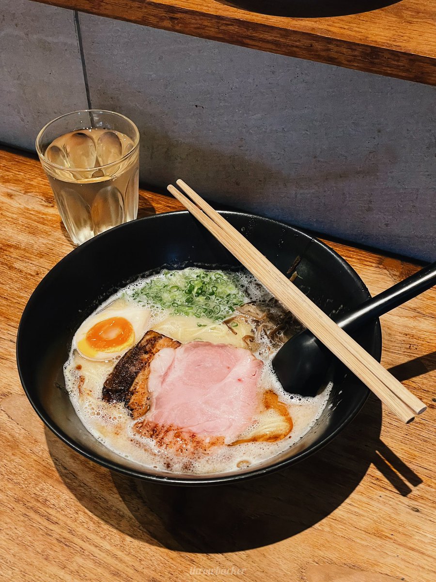 throwbackerbkk's tweet photo. ‘Sanmai ramen 三昧’
ร้าน #ราเมน ในตำนานของ #เชียงใหม่ 🍜
ด้วยกรรมวิธี รสชาติ บรรยากาศ
ช่วยให้หายคิดถึงญี่ปุ่นไปได้มาก
https://t.co/3cJbWrX1Bb
___
https://t.co/N993NyAsYO
#รีวิวเชียงใหม่ #อร่อยบอกต่อ #อร่อยไปแดก
#throwbackerinCHIANGMAI
#throwbackerinTHAILAND
#throwbackerDINING https://t.co/tguDQTpksh