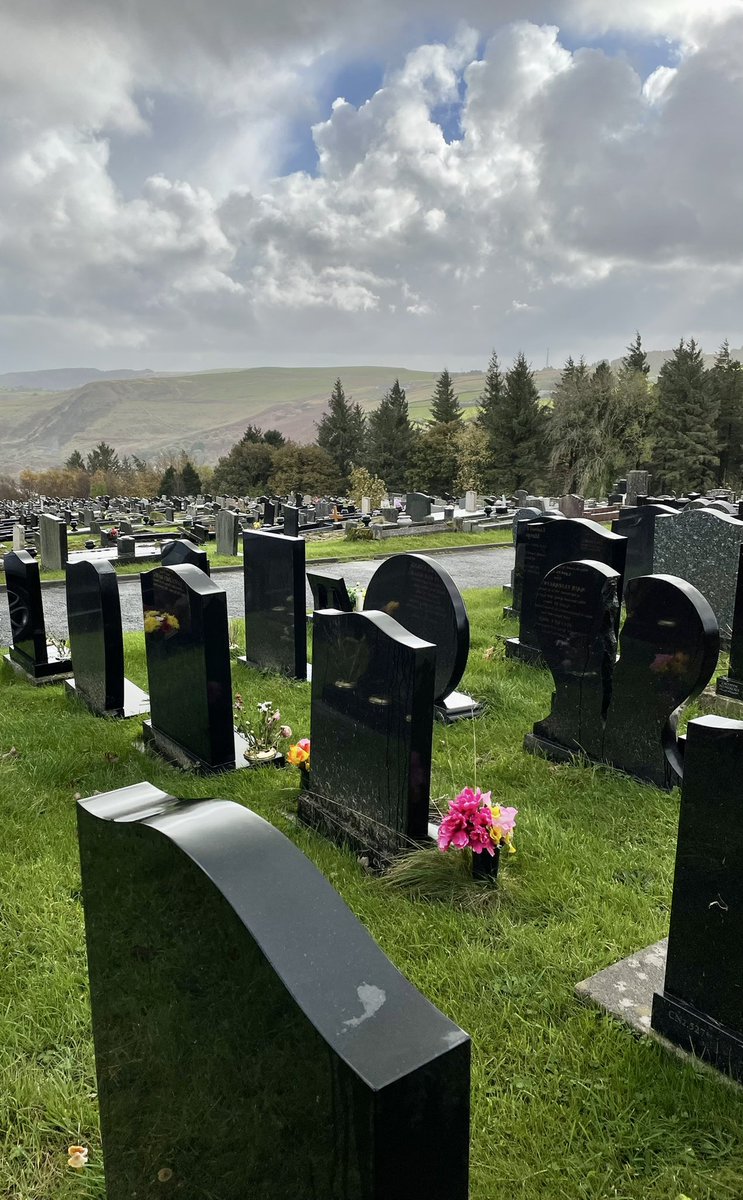 AndrewDowling84's tweet photo. As great as Halloween is, itโs always a sour taste for me. I lost one of my best friends 11 years ago today through alcoholism which in the end caused mental health problems. I find peace knowing that heโs got the wonderful views of the Rhondda to look at every day โค๏ธ #RIPDamian https://t.co/lgXz7pqAvj
