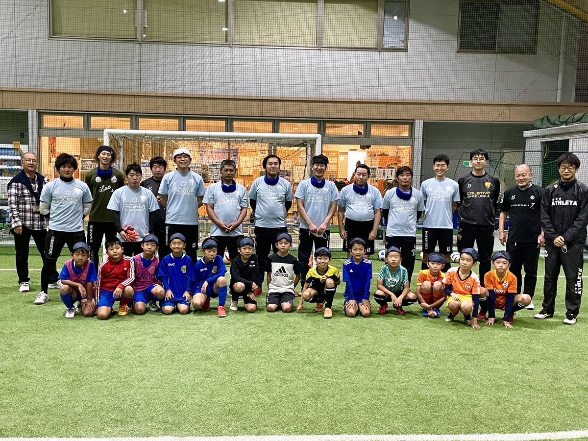 FC_COLETIVO's tweet photo. 10月31日(日)エスパルス ドリームフィールド静岡で練習会&amp;体験会⚽️

練習会では、パス・対人を入れたシュート・守備・PKの練習を行いました！参加してくれた子供達は、選手に沢山の質問をしてくれました😊アグレミーナ浜松所属の石川颯選手も練習に参加してくださり、とても楽しんでくれていました！ https://t.co/2YOMt5AWms