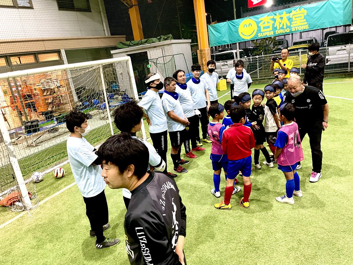 FC_COLETIVO's tweet photo. 10月31日(日)エスパルス ドリームフィールド静岡で練習会&amp;体験会⚽️

練習会では、パス・対人を入れたシュート・守備・PKの練習を行いました！参加してくれた子供達は、選手に沢山の質問をしてくれました😊アグレミーナ浜松所属の石川颯選手も練習に参加してくださり、とても楽しんでくれていました！ https://t.co/2YOMt5AWms