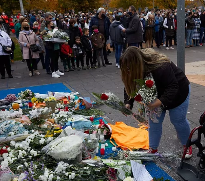Detenido el asesino del niño de Lardero.
El que viola y mata a una mujer no tiene derecho a la vida. El que mata a un niño no tiene derecho a la vida. Y los progres hablan siempre de reinserción. 
Hay que aplicar lo que se aplica en EEUU inyección letal, silla eléctrica, horca...