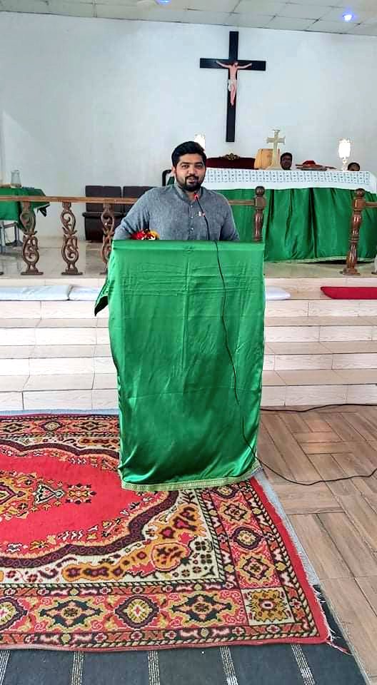 asher_albert's tweet photo. میں شکرگزار ہوں سینٹ جانز چرچ اسٹیل ٹاوُن کی انتظامیہ اور قابلِ احترام انچارج پادری سُنیل پطرس صاحب اور معاون پادری خالد صاحب کا جنہوں نے مجھے اپنے چرچ میں مدعو کیا اور موقع دیا، اپنے خیالات کا اظہار کرتے ہوےُ مسیحی نوجوانوں
کوکہا کہ آپ اس ملک میں برابر کے شہری ہیں اقلیت نہیں۔ https://t.co/dqk8lEmQdA