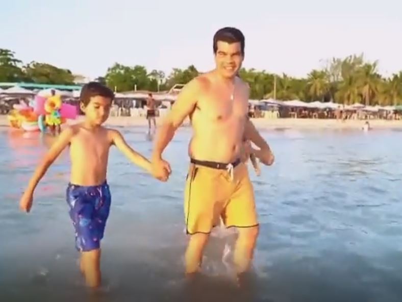 nuriapiera's tweet photo. A pesar de baño director Inapa y familia, estudios demuestran heces fecales están activas en playa de Boca Chica https://t.co/2Ob43y7SLD #NDigital https://t.co/RxvsBG3mUD