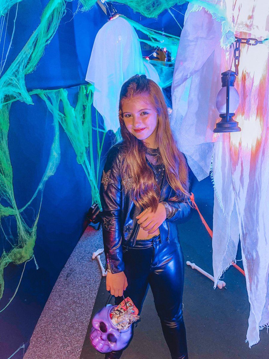 lorenaqueirozof's tweet photo. Happy Haloween 🎃👻 https://t.co/hJge4yf18m