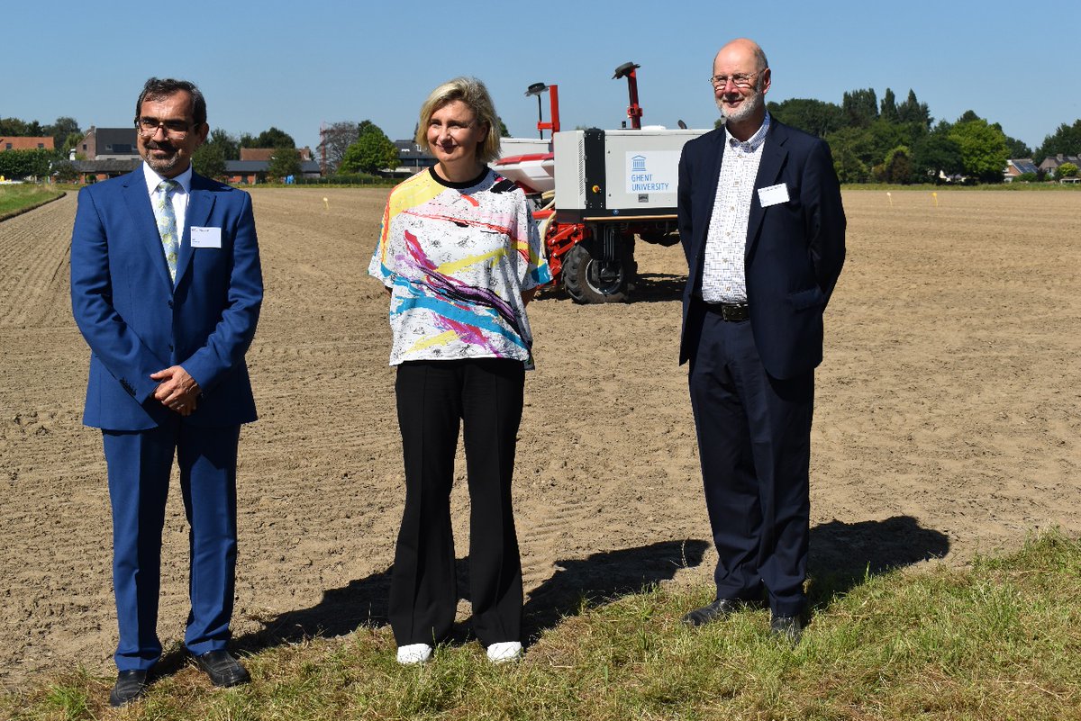 AddFerti's tweet photo. A great event for our project coordinator!

The Precision scoring team lead by Prof. Abdul Mouazen showcased showcased the combination of a smart robot with different variable rate technologies to the honorable Flemish Minister of Agriculture and Food Hilde Crevits. https://t.co/UUpoTJiwme